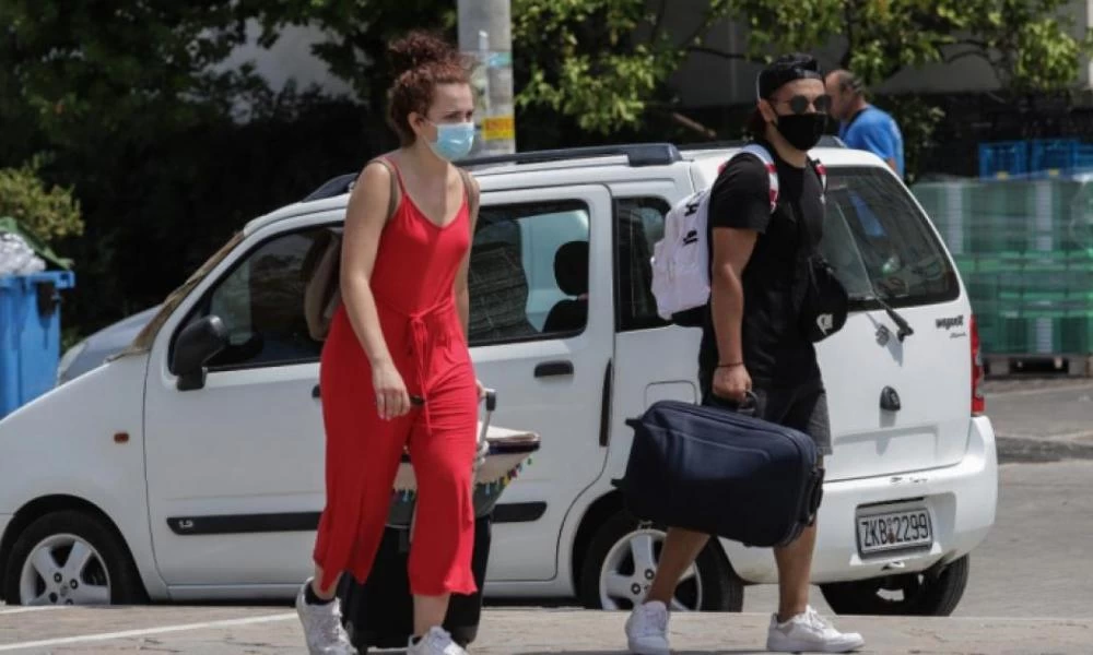 Κορονοϊός: Στο "κόκκινο" η Αττική - Δεν πέφτουν κάτω από τριψήφιο τα κρούσματα